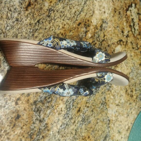 Women's US 11 Shoes Island Slipper Suade Thong Wedge Sandals Floral Fabric Slide - Picture 7 of 10